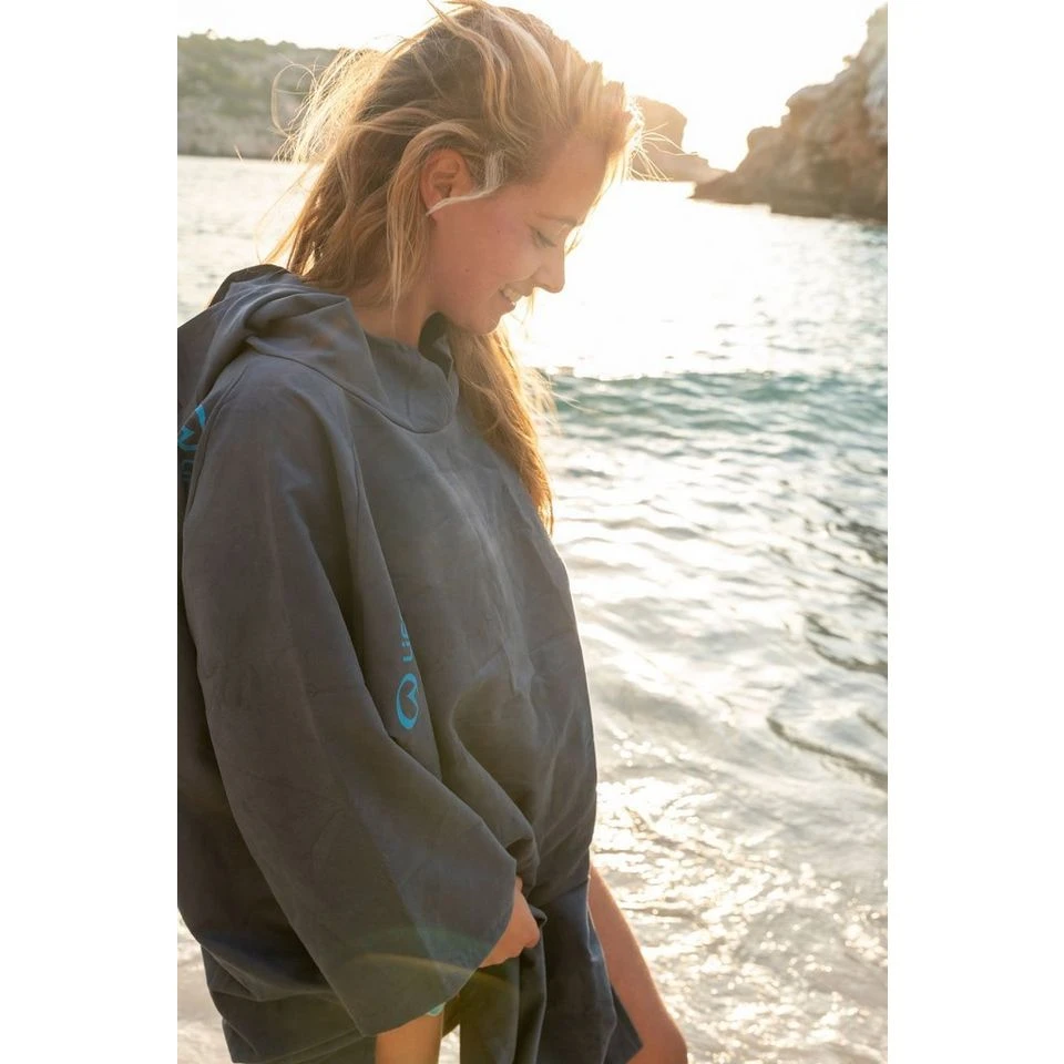 Lifeventure Changing Robe - Image 3